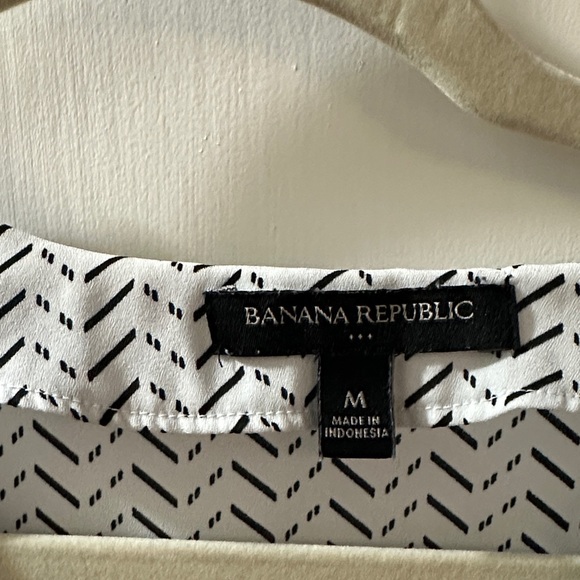 Banana Republic Black and White Patterned Blouse - Picture 2 of 3